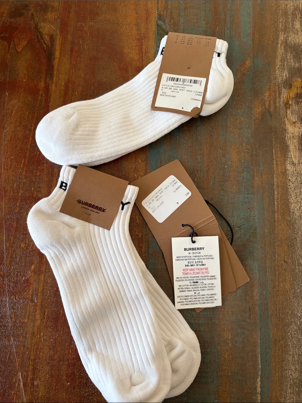NWT Burberry White Ribbed Ankle Sport Socks size Medium